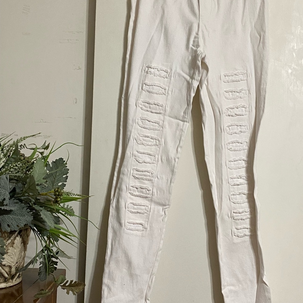 Umgee White Skinny Jeans with Distressed Detailing